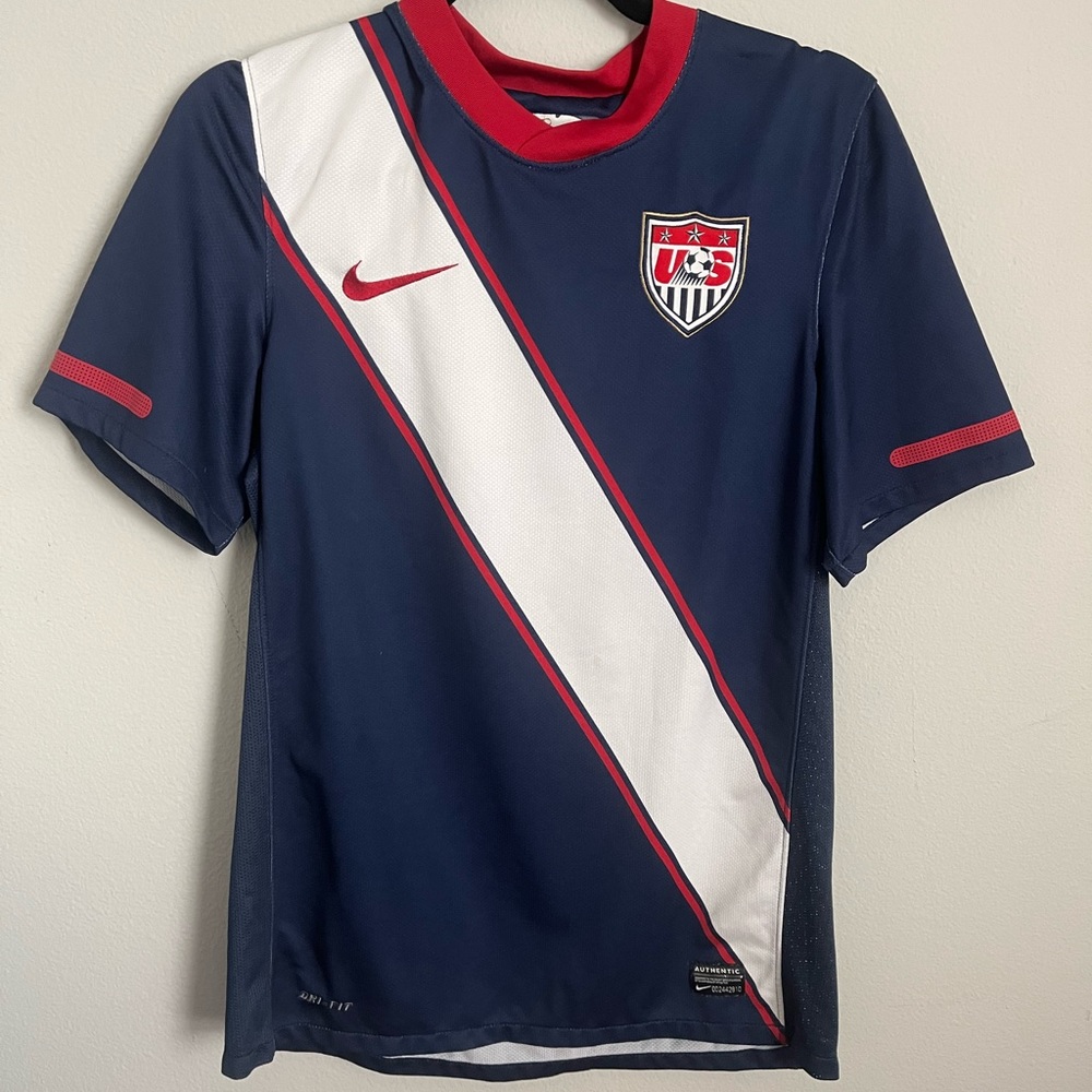 Nike dry fit USA soccer jersey